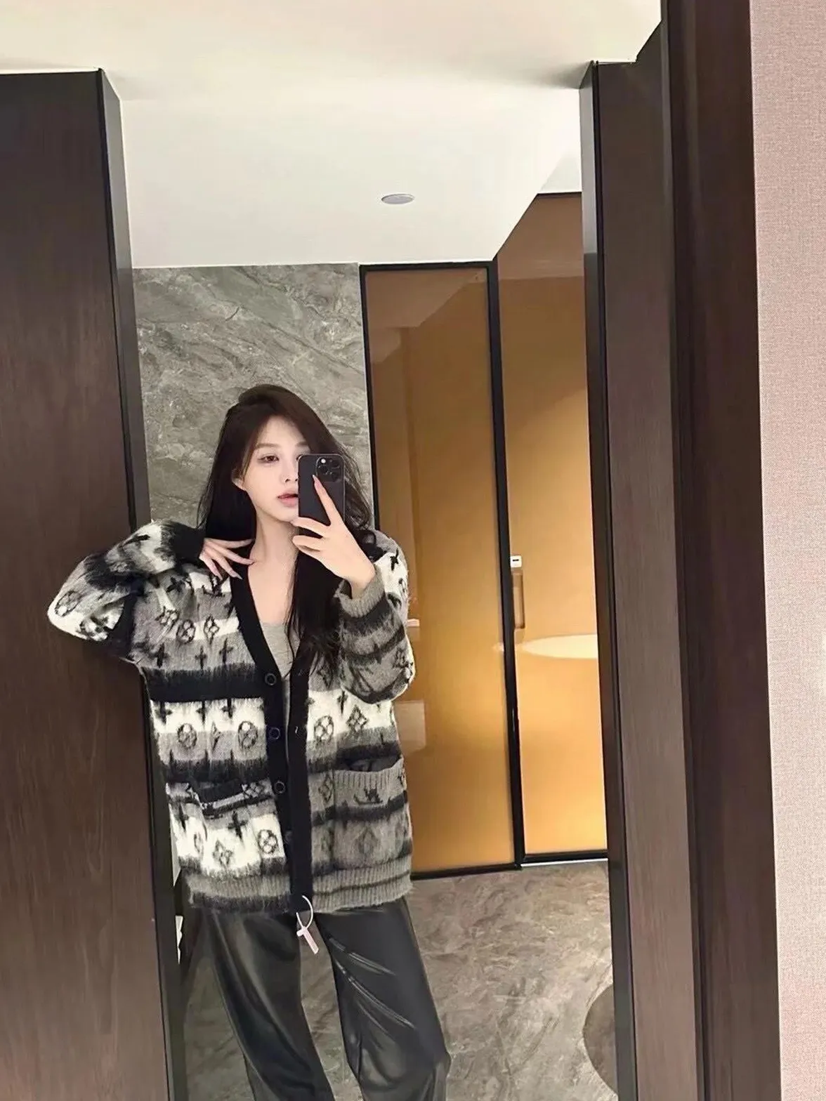 Louis Vuitton/Louis Vuitton contrasting jacquard mohair cardigan